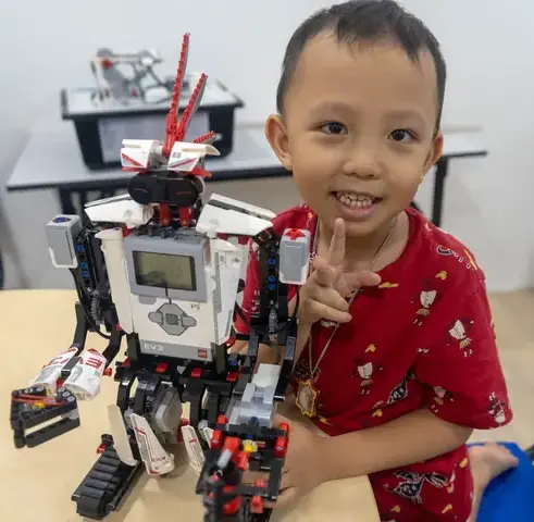 Advaspire robotics academy student