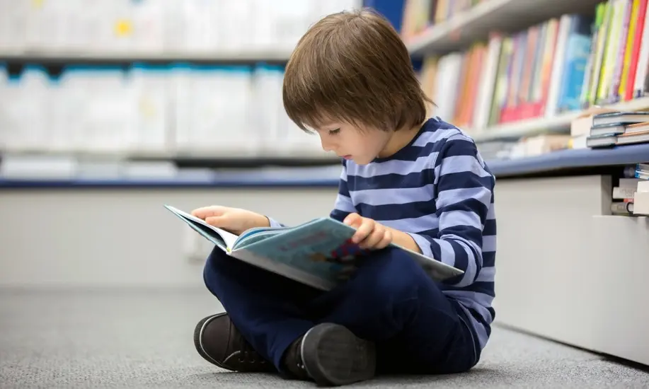 Kid read book