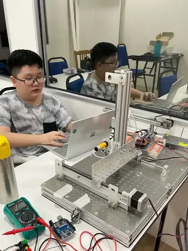 Students learning arduino scale size conveyor automation in