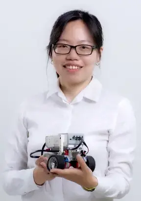 Advaspire robotics trainer, Angy Ng with Lego robotics