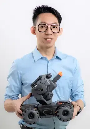Advaspire robotics for kids trainer, Aljay Ng with robomaster
